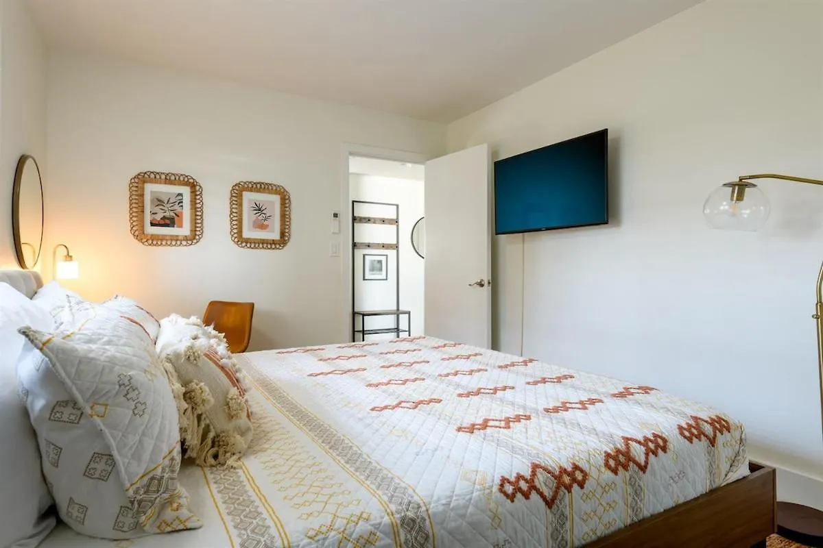 Remodeled 3 Bedroom Oceanfront Condo — Sleeps 8 Wailuku USA
